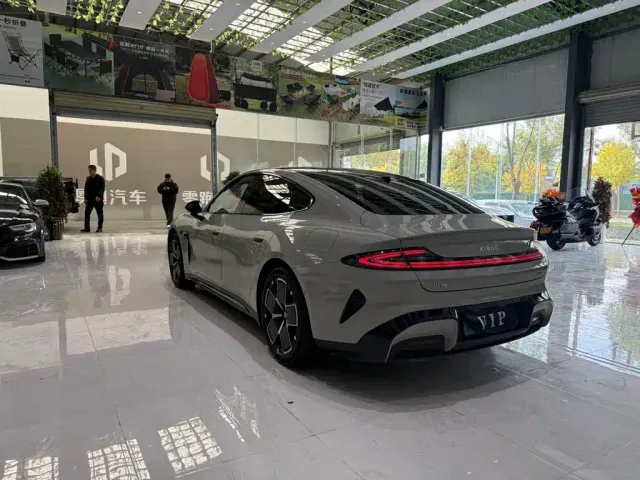 Xiaomi SU7 — Фото автомобиля 7