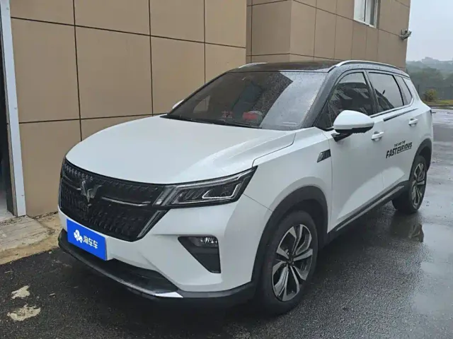 Фотография автомобиля — Wuling Asta