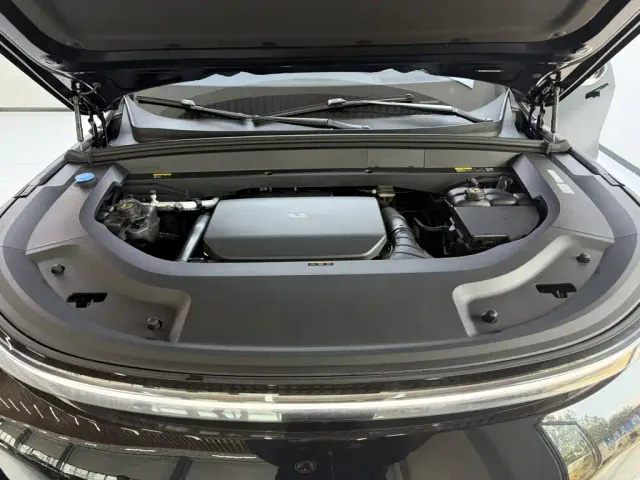 Li Auto L8 — Фото автомобиля 8