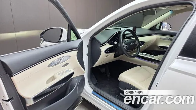 Genesis GV70 — Фото автомобиля 15