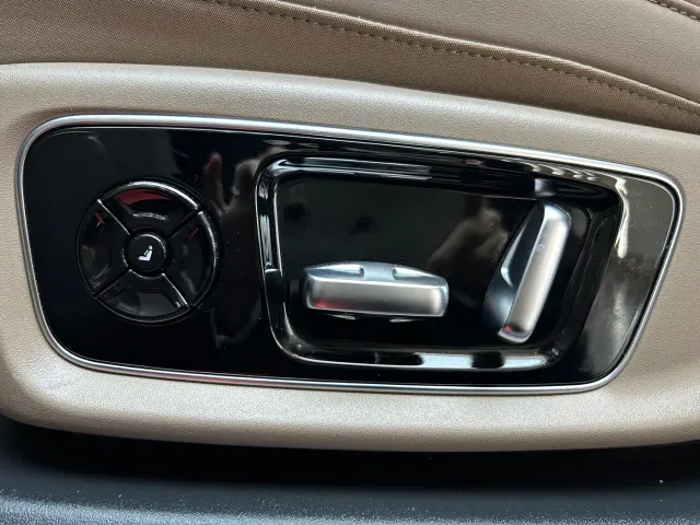 Li Auto L8 — Фото автомобиля 21