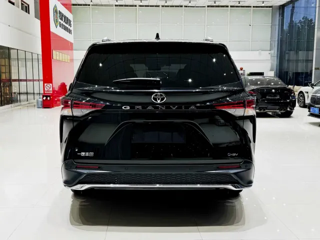 Toyota Granvia — Фото автомобиля 4