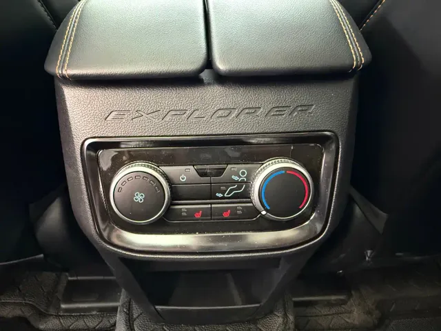 Ford Explorer — Фото автомобиля 15