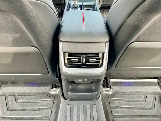 Hongqi Hongqi H5 2024 1.5T DCT Smart Connect Flag Rhythm Edition — Фото автомобиля 11