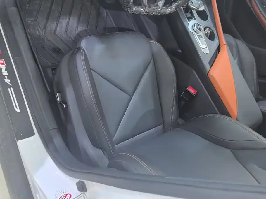 Changan Changan UNI-V 2022 1.5T Premium Model — Фото автомобиля 9
