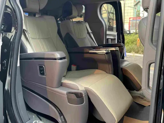 Toyota Sienna — Фото автомобиля 21
