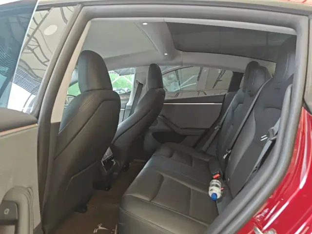 Tesla Model 3 — Фото автомобиля 16