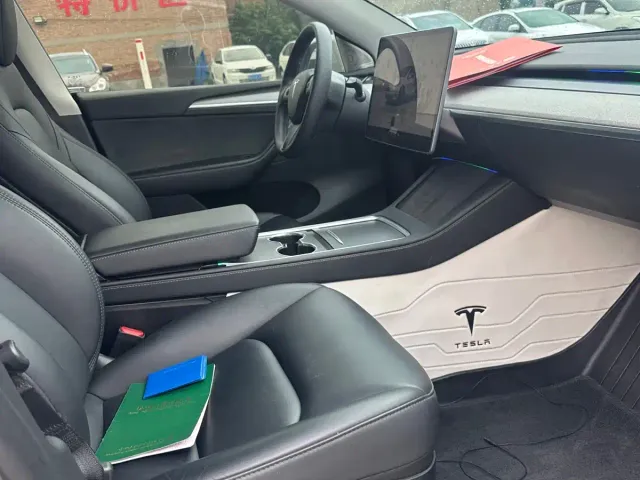 Tesla Model Y — Фото автомобиля 7
