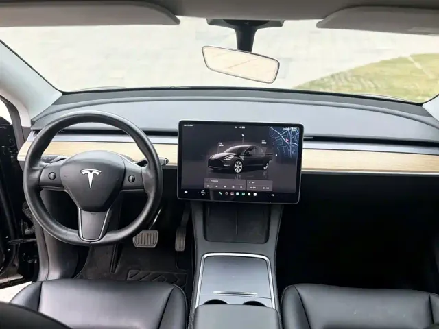 Tesla Model Y — Фото автомобиля 5
