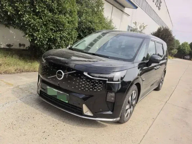 Фотография автомобиля — Volvo EM90