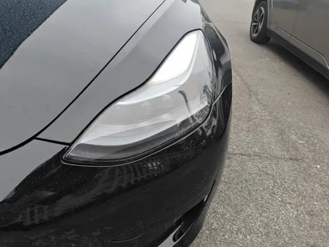 Tesla Model 3 — Фото автомобиля 5