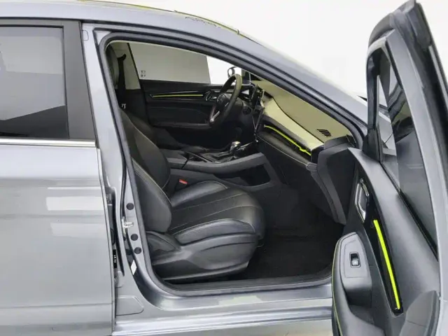 Roewe i5 — Фото автомобиля 8