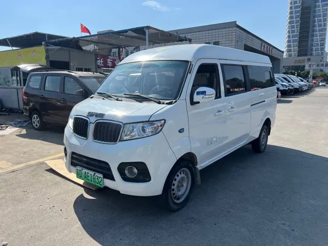 Shineray SRM Xinyuan New Energy Hiace EV — Фото автомобиля 2