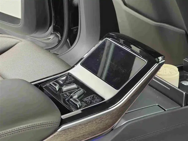 Audi Audi A8 2022 A8L 55 TFSI quattro Premium Collector's Edition — Фото автомобиля 11