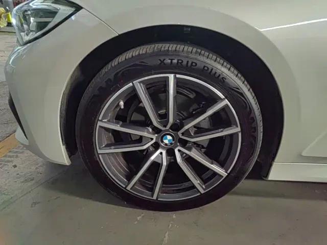 BMW 3 Series — Фото автомобиля 22