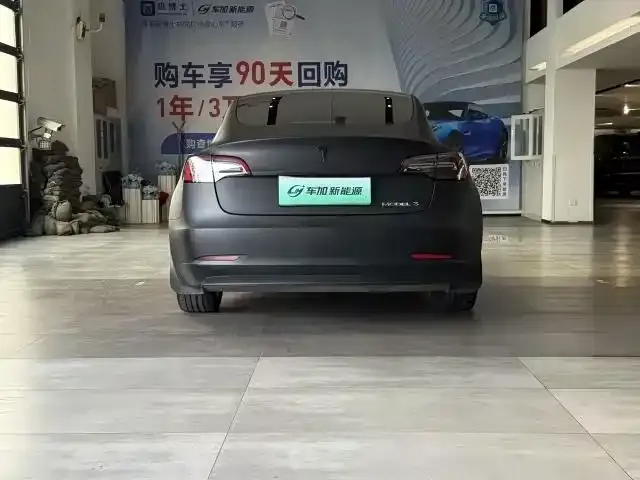 Tesla Model 3 — Фото автомобиля 5