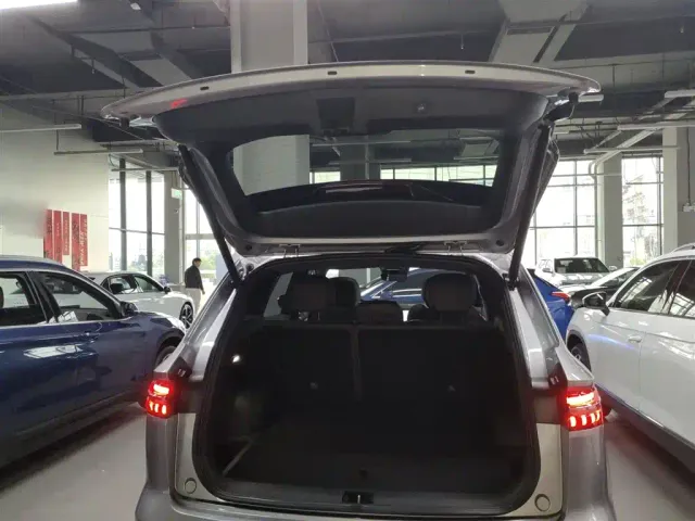 Geely Xingyue L — Фото автомобиля 18