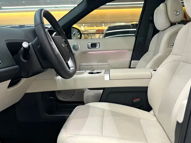 Li Auto L8 — Фото автомобиля 5