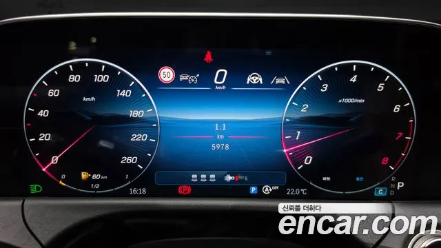 Mercedes-Benz E-Class — Фото автомобиля 11