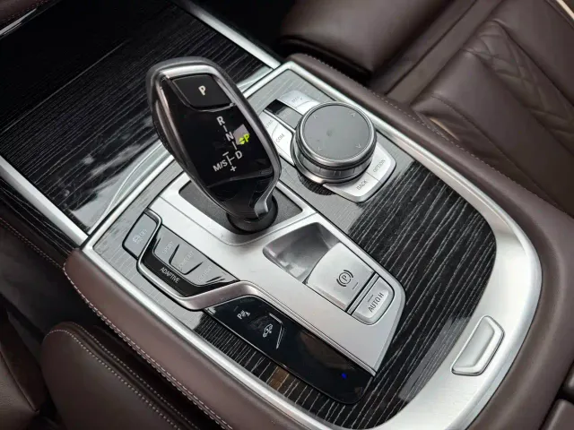 BMW 7 Series — Фото автомобиля 9