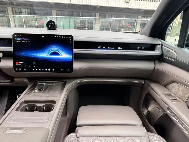 Nio ES8 — Фото автомобиля 29