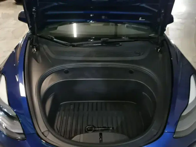 Tesla Model 3 — Фото автомобиля 19