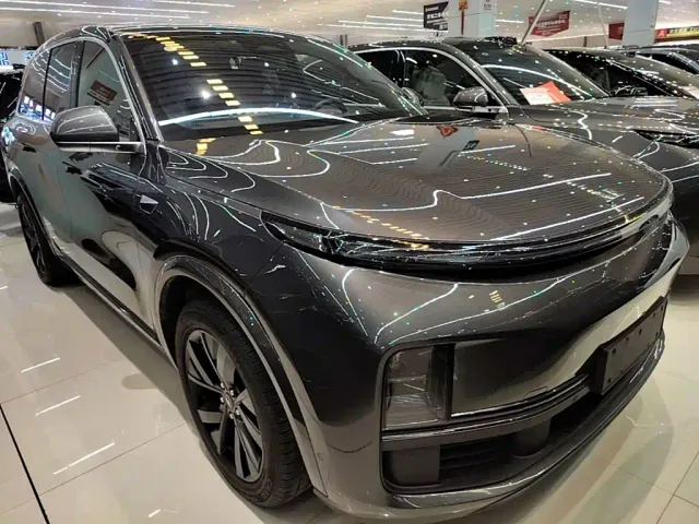 Li Auto L8 — Фото автомобиля 3