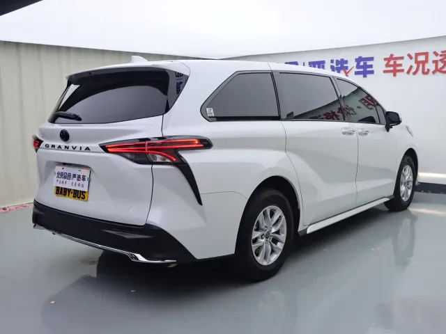 Toyota Granvia — Фото автомобиля 27