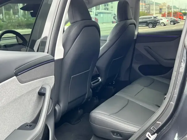 Tesla Model Y — Фото автомобиля 9