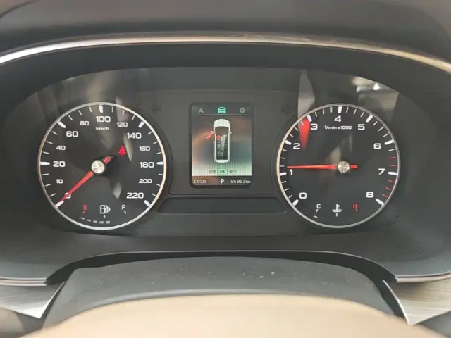 Roewe iMAX8 — Фото автомобиля 11