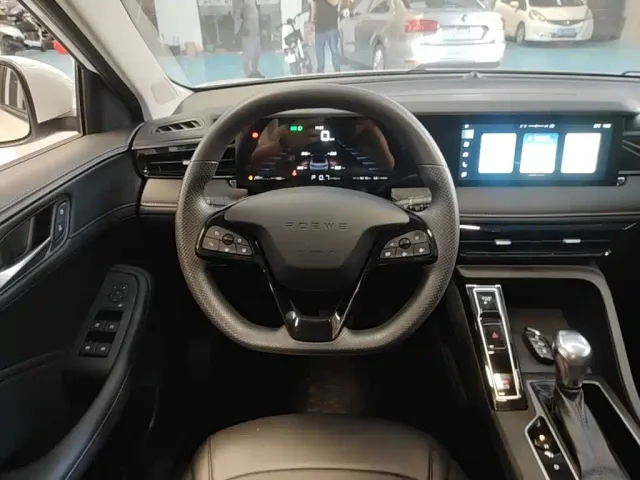 Roewe i5 — Фото автомобиля 10