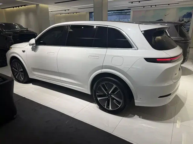 Li Auto L7 — Фото автомобиля 7