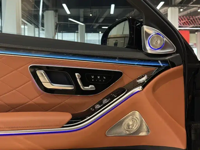 Mercedes-Benz S-Class — Фото автомобиля 20
