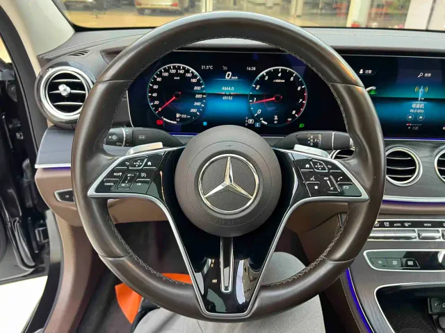Mercedes-Benz E-Class — Фото автомобиля 16