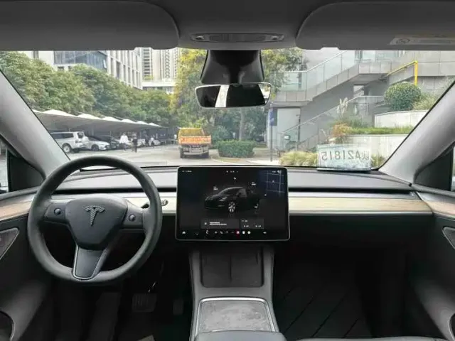 Tesla Model Y — Фото автомобиля 7
