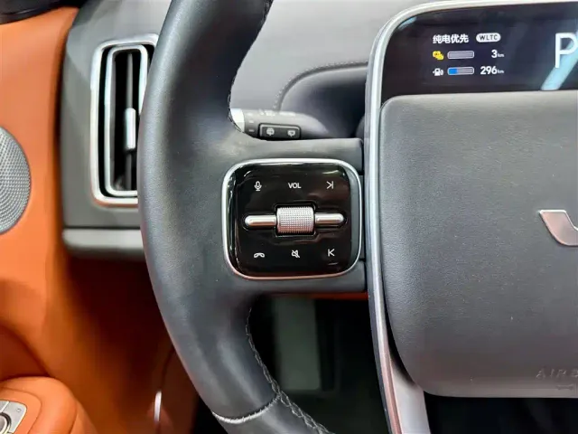 Li Auto L9 — Фото автомобиля 17