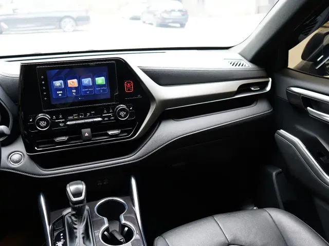 Toyota Crown Kluger — Фото автомобиля 16