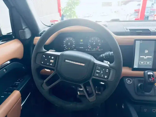 Land Rover Defender — Фото автомобиля 11