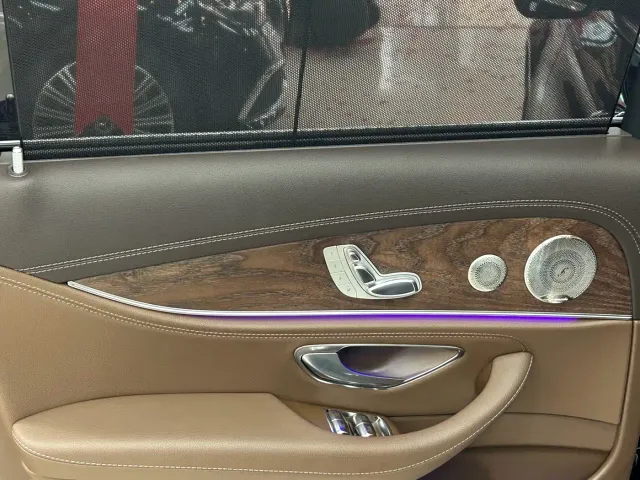 Mercedes-Benz E-Class — Фото автомобиля 12
