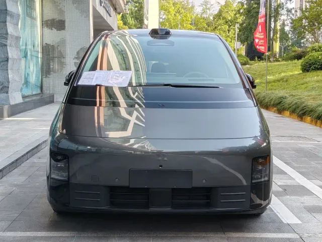 Li Auto MEGA — Фото автомобиля 3