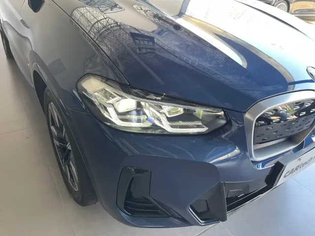BMW iX3 — Фото автомобиля 10