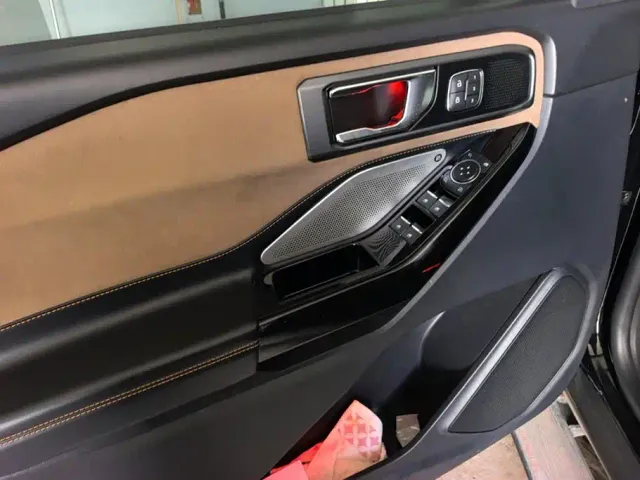 Ford Explorer — Фото автомобиля 7