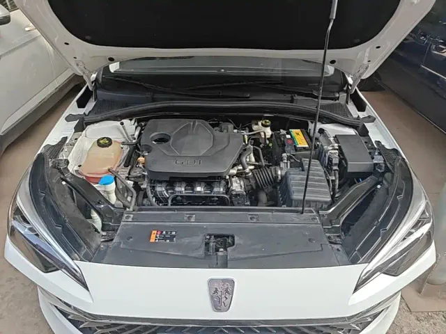 Roewe i5 — Фото автомобиля 19
