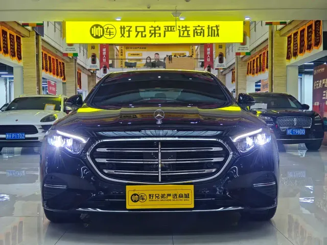 Mercedes-Benz E-Class — Фото автомобиля 2