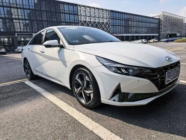 Hyundai Elantra — Фото автомобиля 3