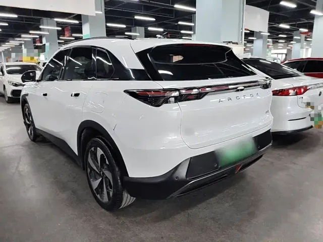 Arcfox Alpha T5 — Фото автомобиля 4