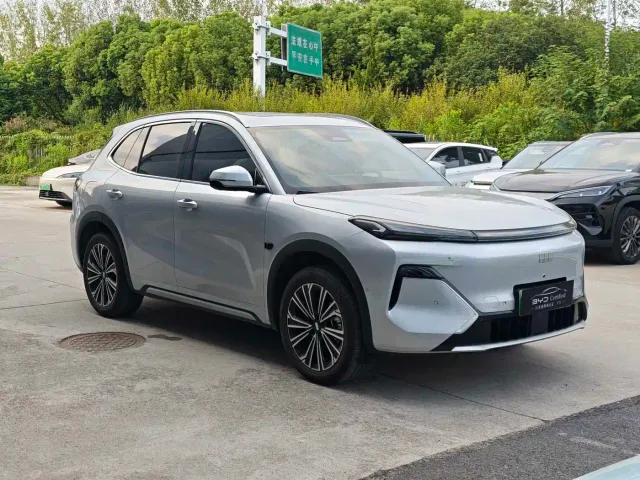 Geely Galaxy Starship 7 EM-i — Фото автомобиля 3