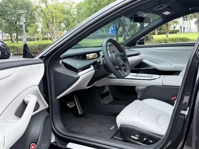 Xiaomi SU7 — Фото автомобиля 11