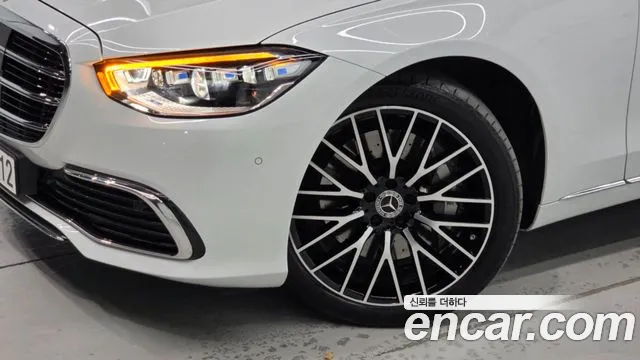 Mercedes-Benz S-Class — Фото автомобиля 3