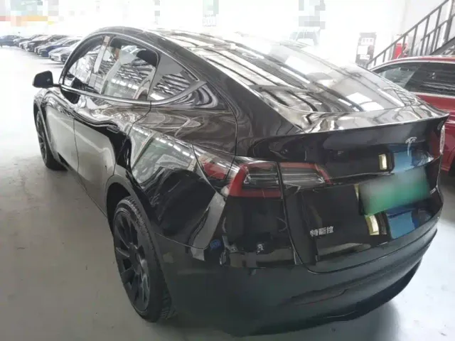 Tesla Model Y — Фото автомобиля 4